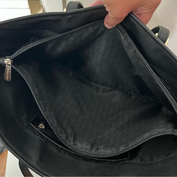 MICHAEL Michael Kors Extra Large Jet Set Laptop Tote - Picture 9 of 16